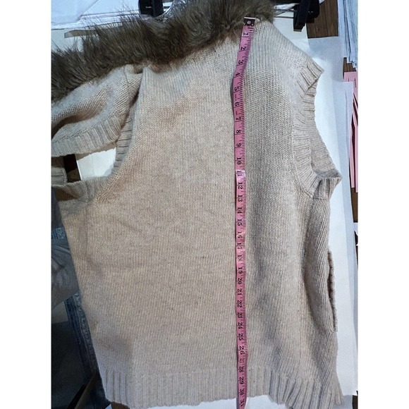Theme Faux Fur Tan Sweater Vest Size Large - Picture 13 of 14